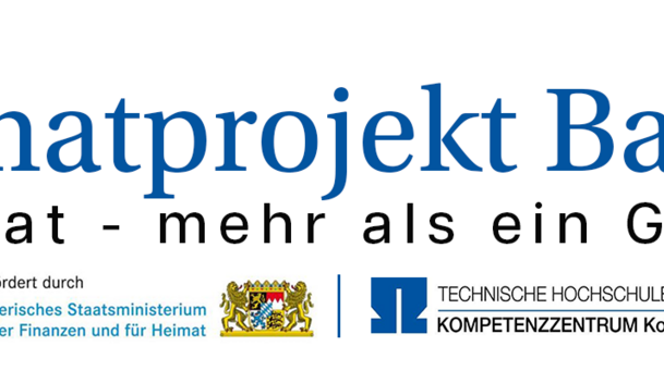 Blauer Schriftzug "Heimatprojekt Bayern" auf weißem Hintergrund. 