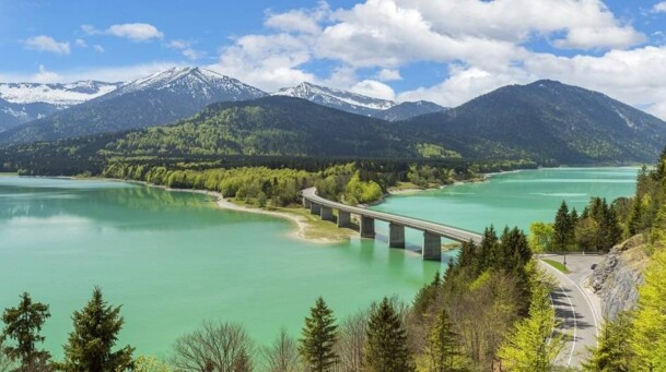 Sylvensteinbrücke im Frühling